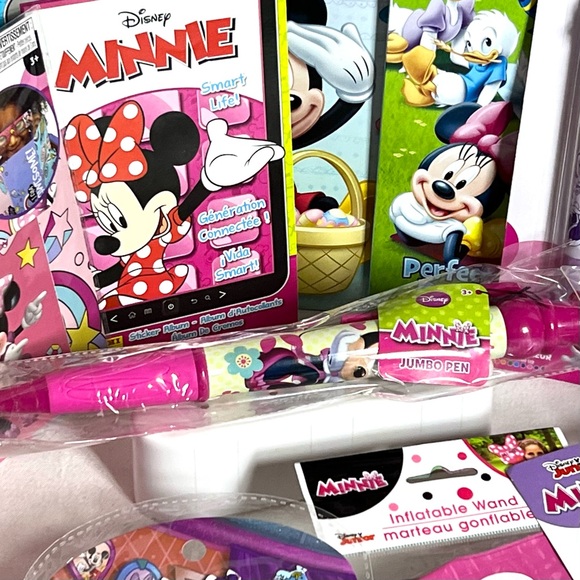 DISNEY’S MINNIE MOUSE AND FRIENDS GIFT SET - Picture 6 of 16
